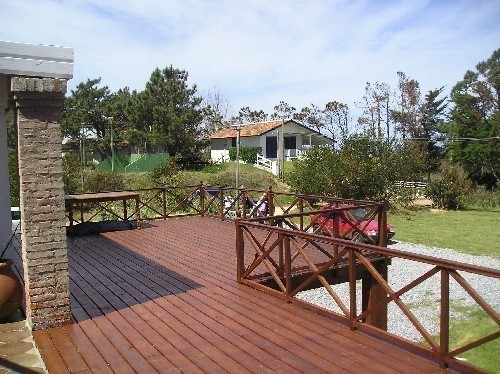 Moderna Casa en alquiler y venta, de líneas netas, en el corazón de La Barra.